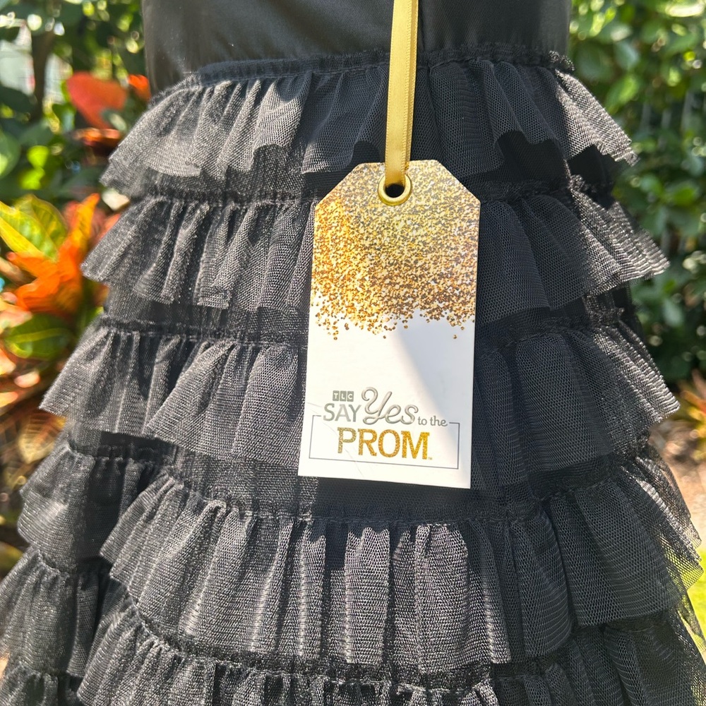 Elegant Black Evening Gown, Size 3-4 - Picture 7 of 7